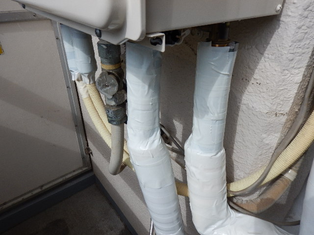 ガス給湯器エコジョーズ取替工事（神戸市中央区）保温材取付後