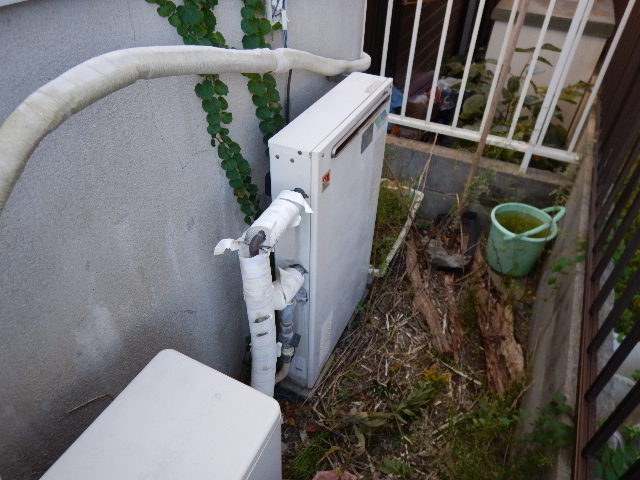 ガス給湯器据置型取替工事（神戸市）取替前