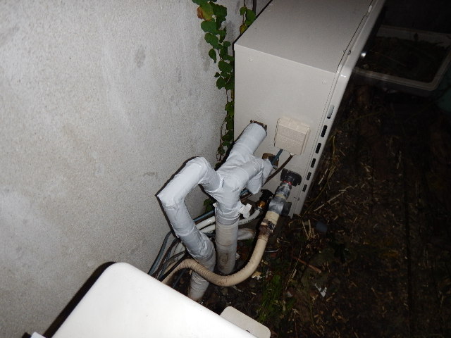 ガス給湯器据置型取替工事（神戸市）保温材取り付け完了後