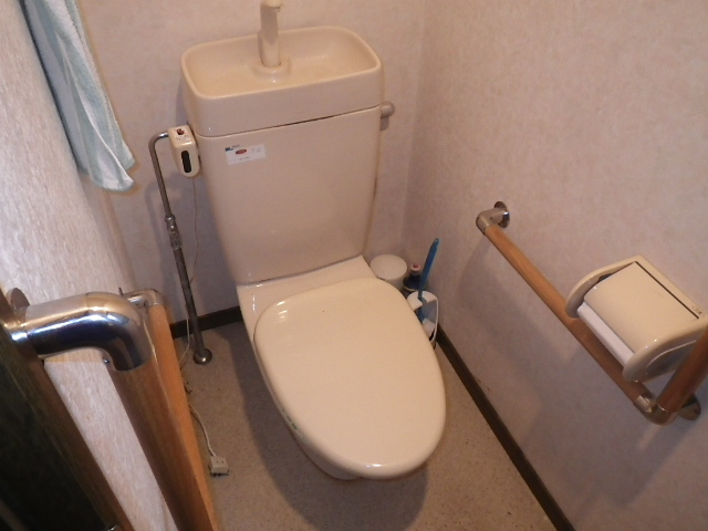 トイレ取替工事　取替施工前。